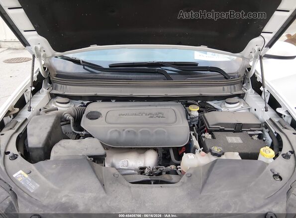 1C4PJMCB3KD464069 2019 JEEP CHEROKEE White Widok z tyłu