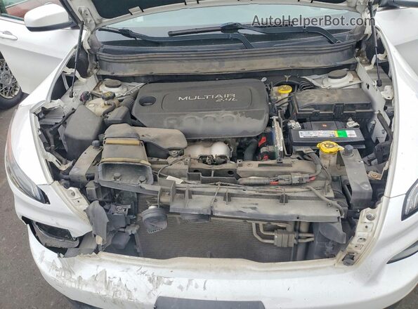 1C4PJMCB4JD578676 2018 JEEP CHEROKEE White Widok wnętrza z tyłu