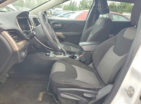 1C4PJMCB4JD578676 2018 JEEP CHEROKEE White Widok wnętrza z przodu