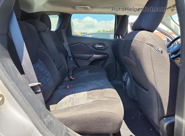 1C4PJMCB4MD126151 2021 JEEP CHEROKEE Silver უკანა სალონის ხედი
