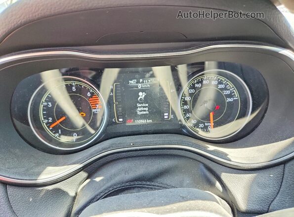 1C4PJMCB4MD126151 2021 JEEP CHEROKEE Silver ხელსაწყოთა პანელის ხედი