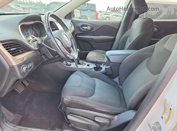 1C4PJMCB5HW556457 2017 JEEP CHEROKEE White Widok wnętrza z przodu