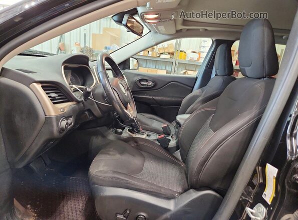1C4PJMCB5HW574831 2017 JEEP CHEROKEE Black Front interior view