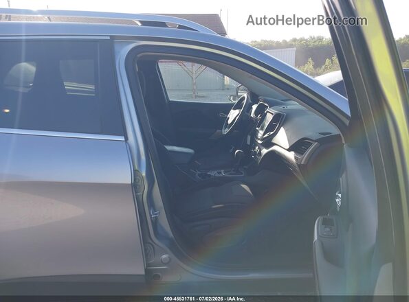 1C4PJMCB5HW649169 2017 JEEP CHEROKEE Silver წინა სალონის ხედი