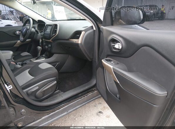 1C4PJMCB5JD528417 2018 JEEP CHEROKEE Black Front interior view