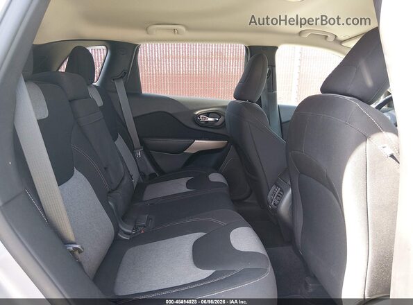 1C4PJMCB5JD528529 2018 JEEP CHEROKEE Gray VIN კოდის სტიკერის ხედი