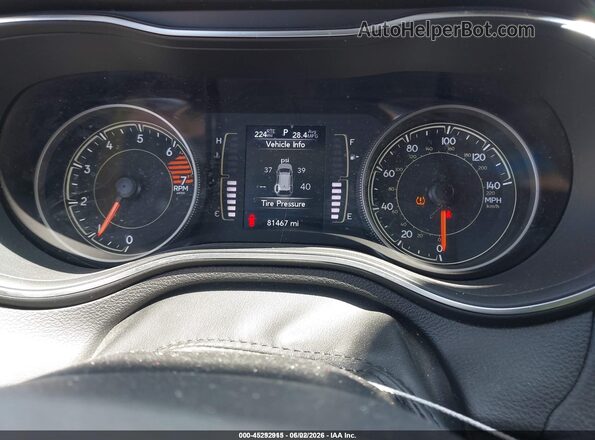 1C4PJMCB5KD444938 2019 JEEP CHEROKEE Black Widok tylnych siedzeń