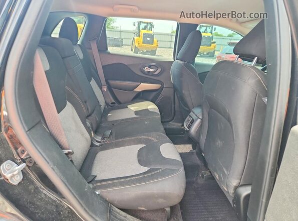 1C4PJMCB6JD575357 2018 JEEP CHEROKEE Black Вид задньої частини салону