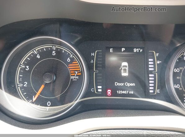 1C4PJMCB7HD213998 2017 JEEP CHEROKEE Серебряный Вид задних сидений