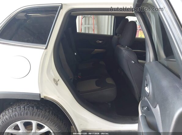 1C4PJMCB7JD528564 2018 JEEP CHEROKEE White VIN sticker view