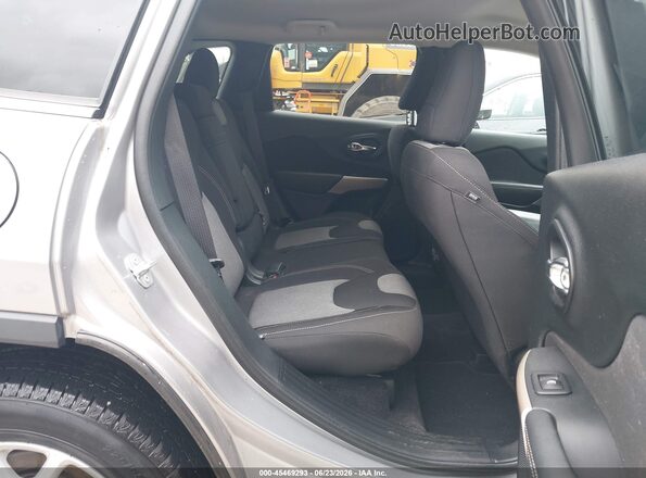 1C4PJMCB7JD580986 2018 JEEP CHEROKEE Silver VIN კოდის სტიკერის ხედი