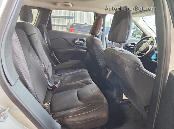 1C4PJMCB8GW153037 2016 JEEP CHEROKEE White Вид задніх сидінь