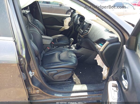 1C4PJMCB9HW576016 2017 JEEP CHEROKEE Gray Front interior view
