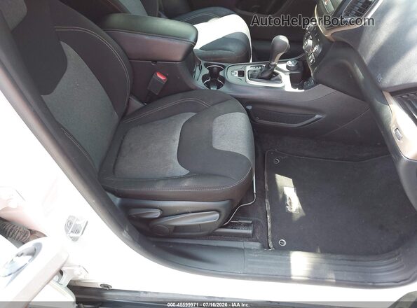 1C4PJMCB9JD528517 2018 JEEP CHEROKEE White წინა სალონის ხედი