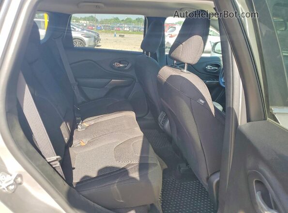 1C4PJMCBXKD122585 2019 JEEP CHEROKEE Silver Widok wnętrza z tyłu