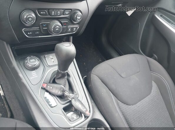 1C4PJMCBXKD449472 2019 JEEP CHEROKEE Gray Առջևի վահանակի տեսք