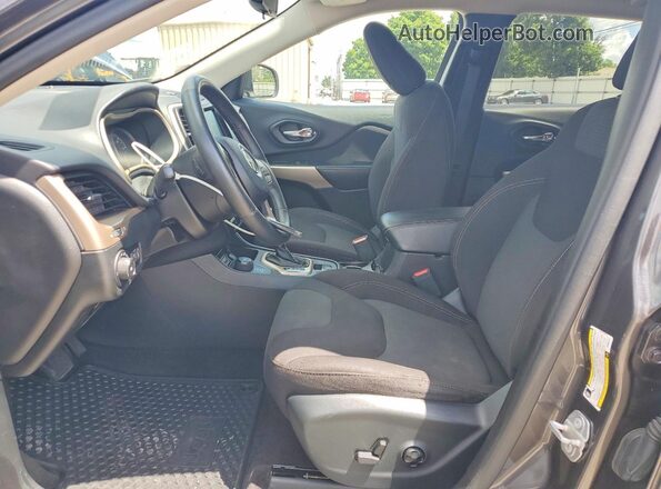 1C4PJMCS1HW637911 2017 JEEP CHEROKEE Gray Front interior view