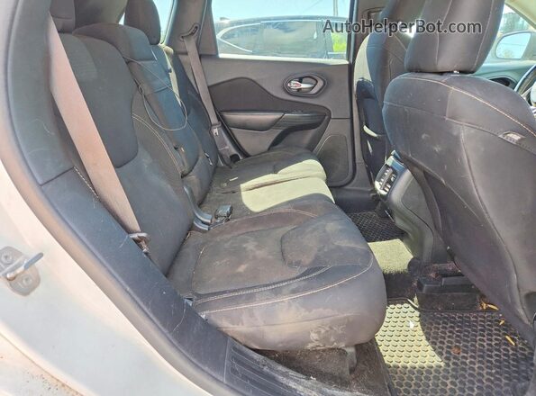 1C4PJMCS2GW129817 2016 JEEP CHEROKEE White Vista interior trasera