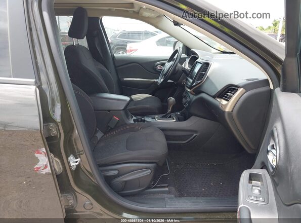 1C4PJMCS2HW512416 2017 JEEP CHEROKEE  Front interior view