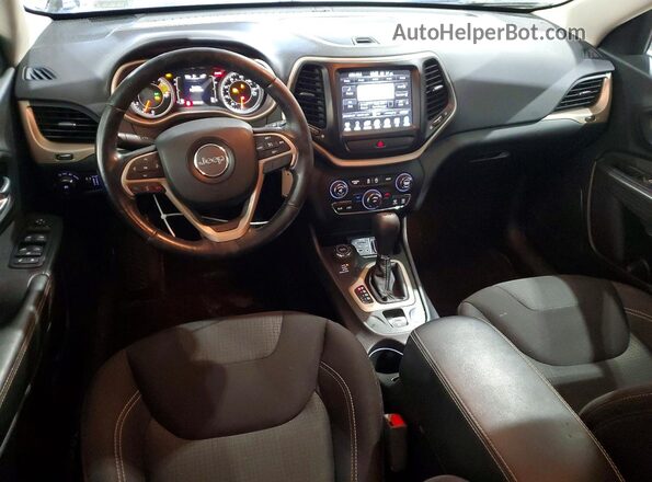 1C4PJMCS2HW525151 2017 JEEP CHEROKEE Silver Dashboard view