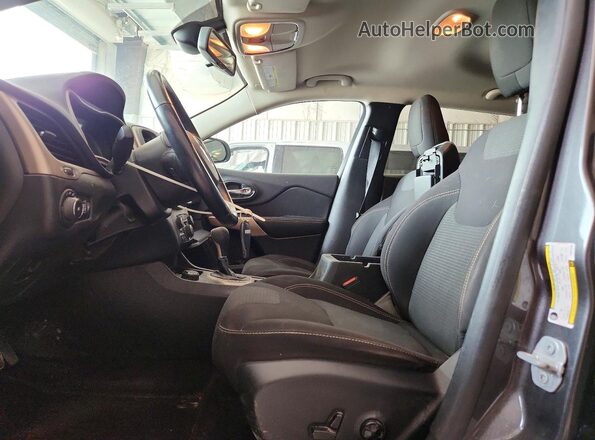 1C4PJMCS4HW616180 2017 JEEP CHEROKEE Gray Вид салону спереду