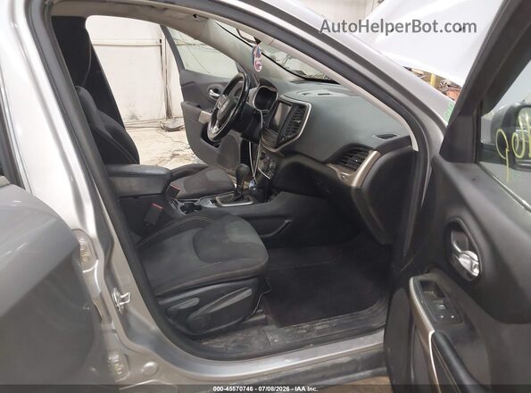1C4PJMCS5HW570830 2017 JEEP CHEROKEE Silver Սալոնի դիմացի տեսք