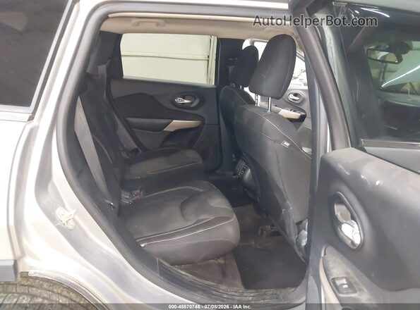 1C4PJMCS5HW570830 2017 JEEP CHEROKEE Silver VIN կոդի պիտակի տեսք