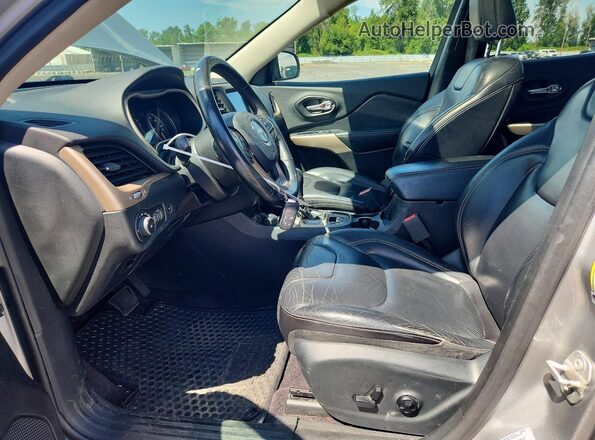 1C4PJMCS6HW634339 2017 JEEP CHEROKEE Silver წინა სალონის ხედი