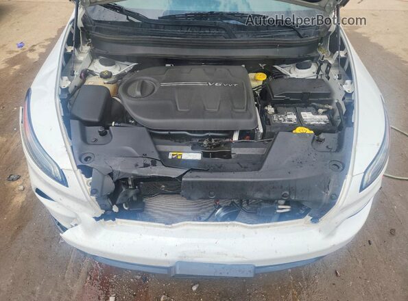 1C4PJMCS7HW618411 2017 JEEP CHEROKEE White Engine compartment view