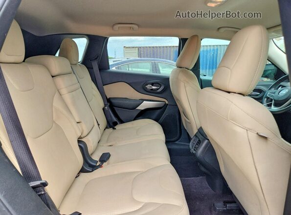 1C4PJMCS7HW618411 2017 JEEP CHEROKEE White Rear interior view