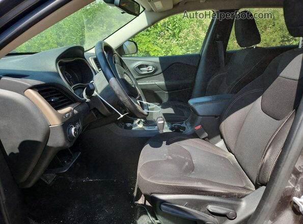 1C4PJMCS8HW504451 2017 JEEP CHEROKEE Charcoal Front interior view