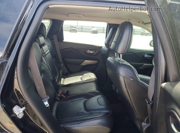 1C4PJMCS8HW658402 2017 JEEP CHEROKEE Black Rear interior view