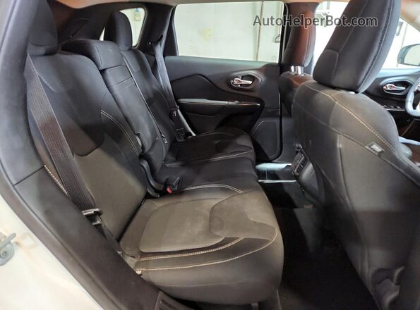 1C4PJMCS9GW123691 2016 JEEP CHEROKEE White Rear seats view