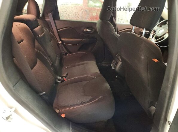 1C4PJMCS9GW286213 2016 JEEP CHEROKEE White Widok wnętrza z tyłu