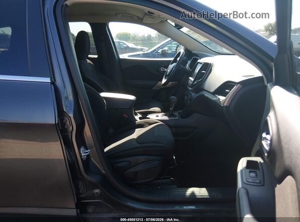 1C4PJMCS9HW626011 2017 JEEP CHEROKEE Gray Front interior view