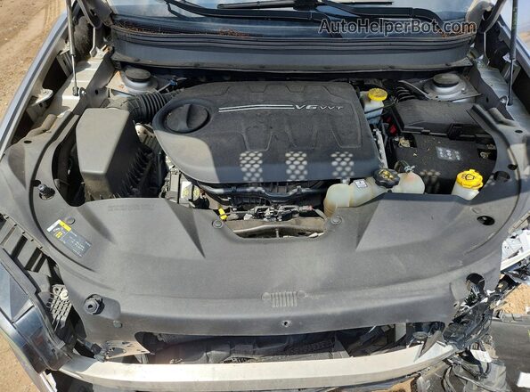 1C4PJMCX2KD363651 2019 JEEP CHEROKEE Silver Vista interior trasera