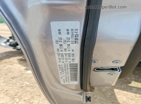 1C4PJMCX2KD363651 2019 JEEP CHEROKEE Silver Vista del compartimento del motor
