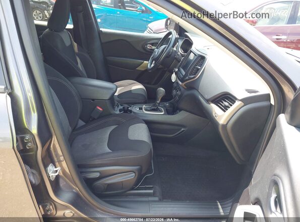 1C4PJMCX3JD607189 2018 JEEP CHEROKEE Серый Вид салона спереди
