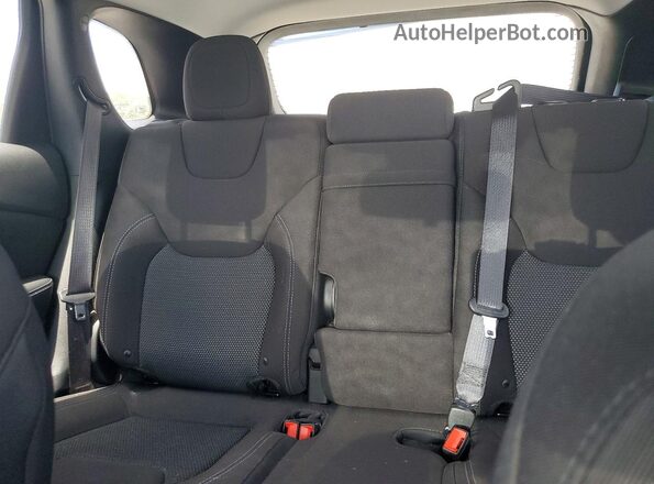 1C4PJMCX3KD337740 2019 JEEP CHEROKEE White Rear seats view