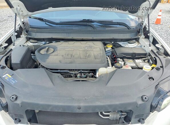1C4PJMCX3KD337740 2019 JEEP CHEROKEE White Engine compartment view