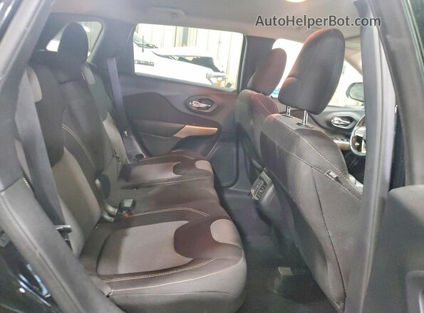 1C4PJMCX6JD608580 2018 JEEP CHEROKEE Black Rear seats view