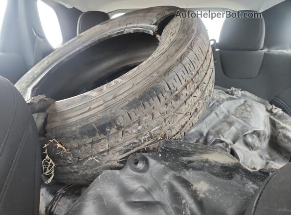 1C4PJMCX7KD101852 2019 JEEP CHEROKEE Silver Widok tylnych siedzeń