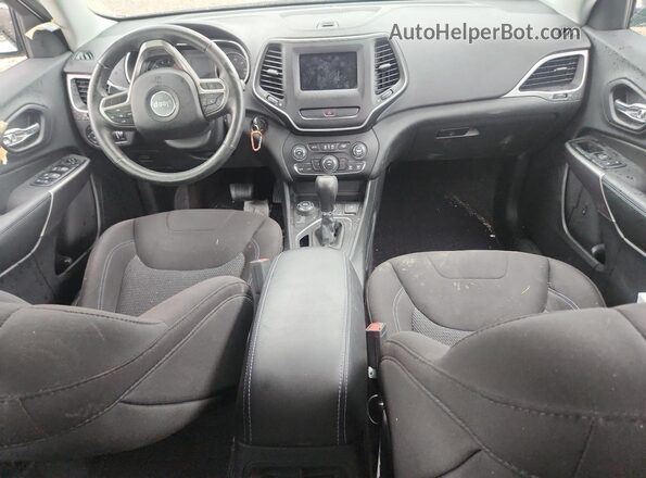 1C4PJMCX7KD101852 2019 JEEP CHEROKEE Silver Widok deski rozdzielczej