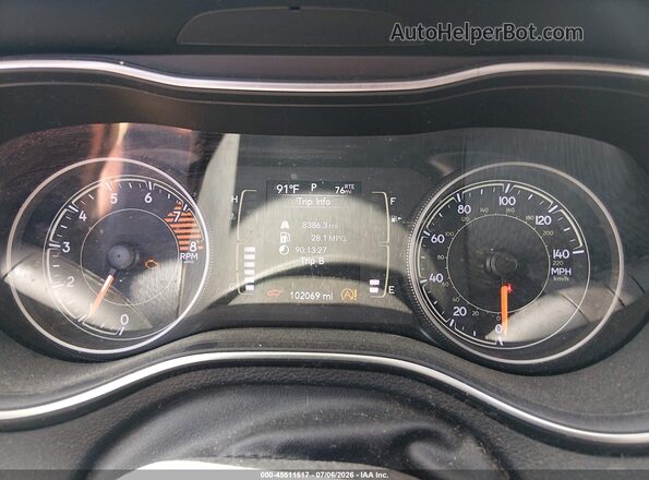 1C4PJMCX7KD239164 2019 JEEP CHEROKEE Red Widok tylnych siedzeń