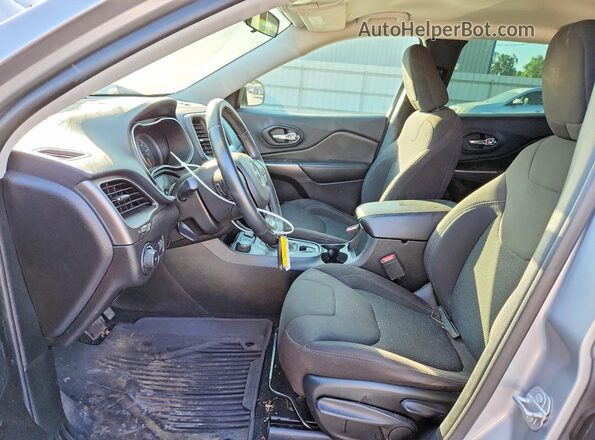 1C4PJMCX7KD337739 2019 JEEP CHEROKEE Silver Vista interior delantera