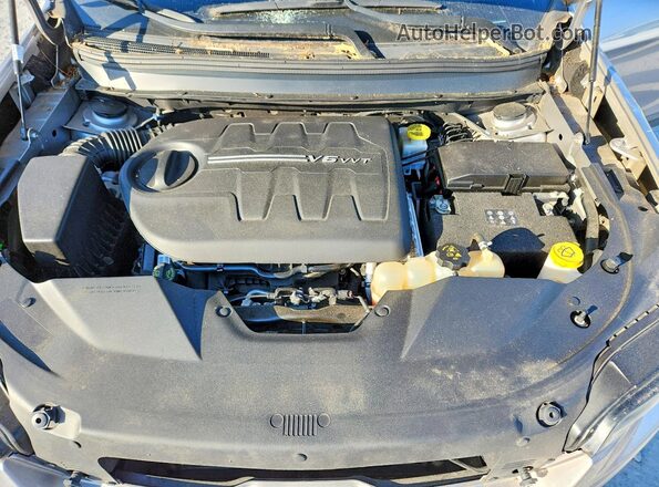 1C4PJMCX7KD337739 2019 JEEP CHEROKEE Silver Vista del compartimento del motor