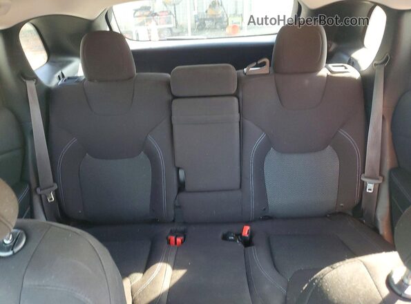 1C4PJMCX8KD239156 2019 JEEP CHEROKEE Silver უკანა სავარძლების ხედი