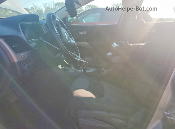 1C4PJMCX9JD532353 2018 JEEP CHEROKEE Серый Вид салона спереди