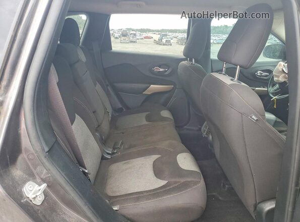 1C4PJMCX9JD588678 2018 JEEP CHEROKEE Gray Rear interior view