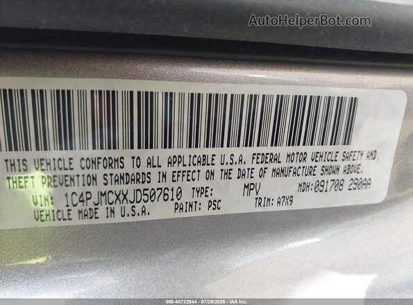 1C4PJMCXXJD507610 2018 JEEP CHEROKEE Silver Vista del compartimento del motor